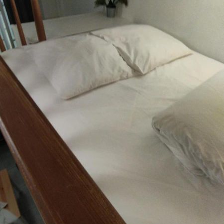Appartamento Le Marais Charm -Bright Studio With Elevated Sleeping Quarters Parigi Esterno foto